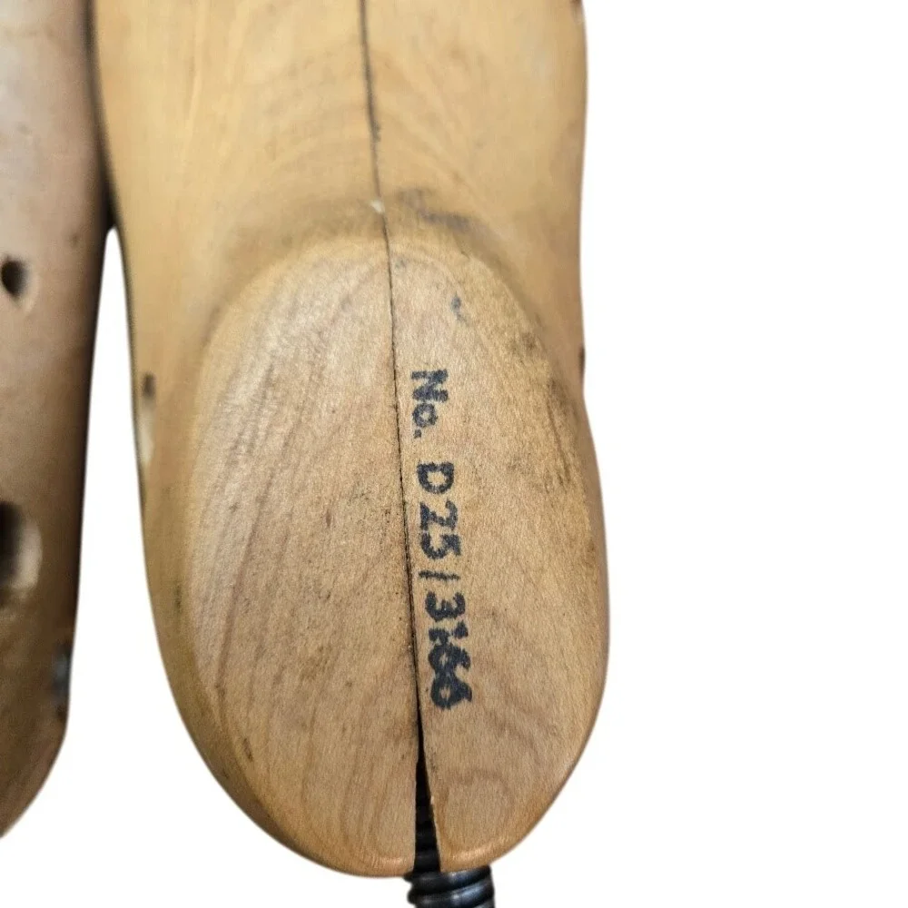 Vintage Adjustable‎ Wooden Shoe Tree Stretcher Form Lot D25/3166